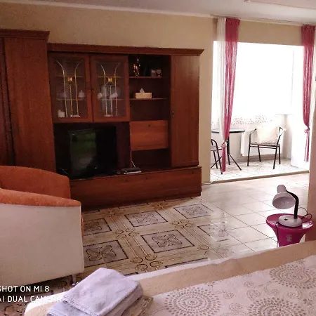 Appartement Domovik Latorichnaya,3