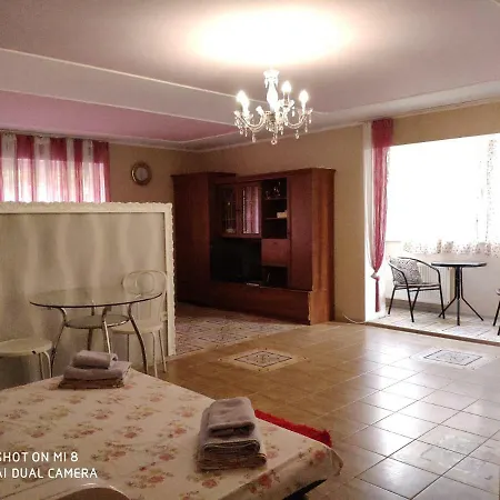 Appartement Domovik Latorichnaya,3 *